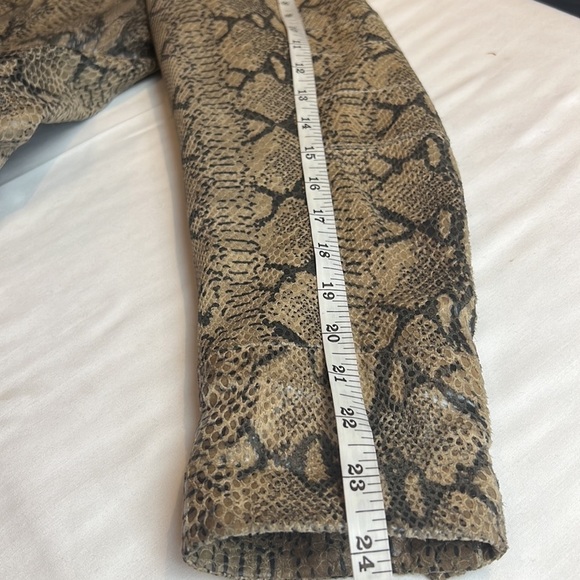 𝅺Rogue Genuine Leather Printed Snakeskin Zip Up Cropped Jacket Size L - Picture 14 of 15